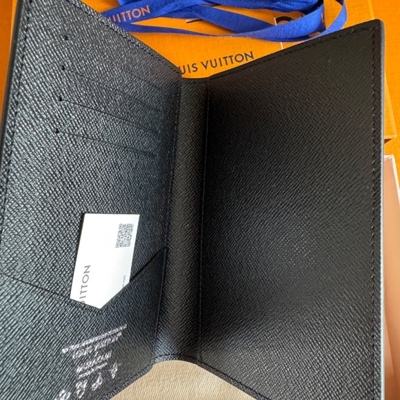 NWT Louis Vuitton Murakami 20th Anniversary LV x TM Passport Cover Black - Picture 3 of 6